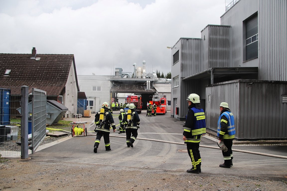 Großeinsatz in Eschenbach: Schwellbrand in Container