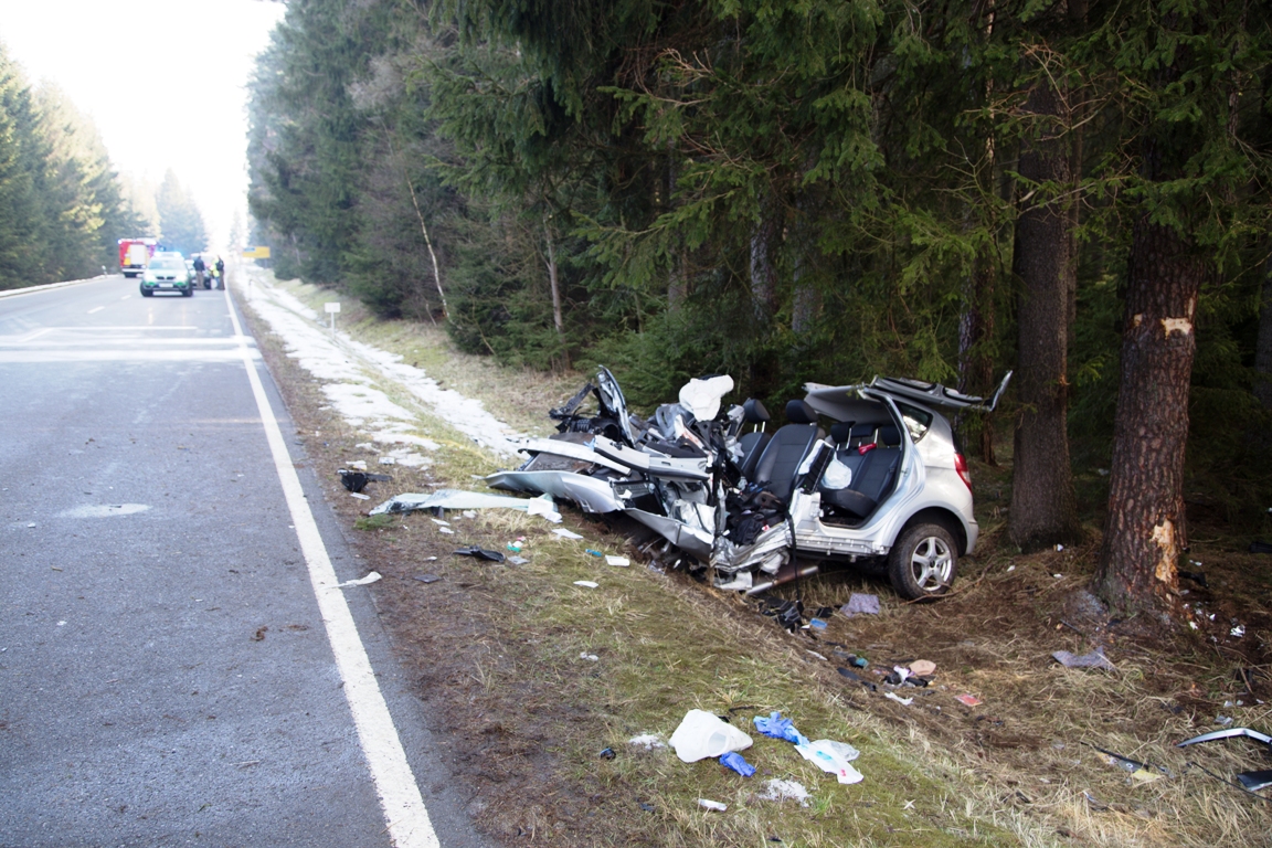 Schwerstverletzte bei Verkehrsunfall auf der B 15 im Landkreis Tirschenreuth