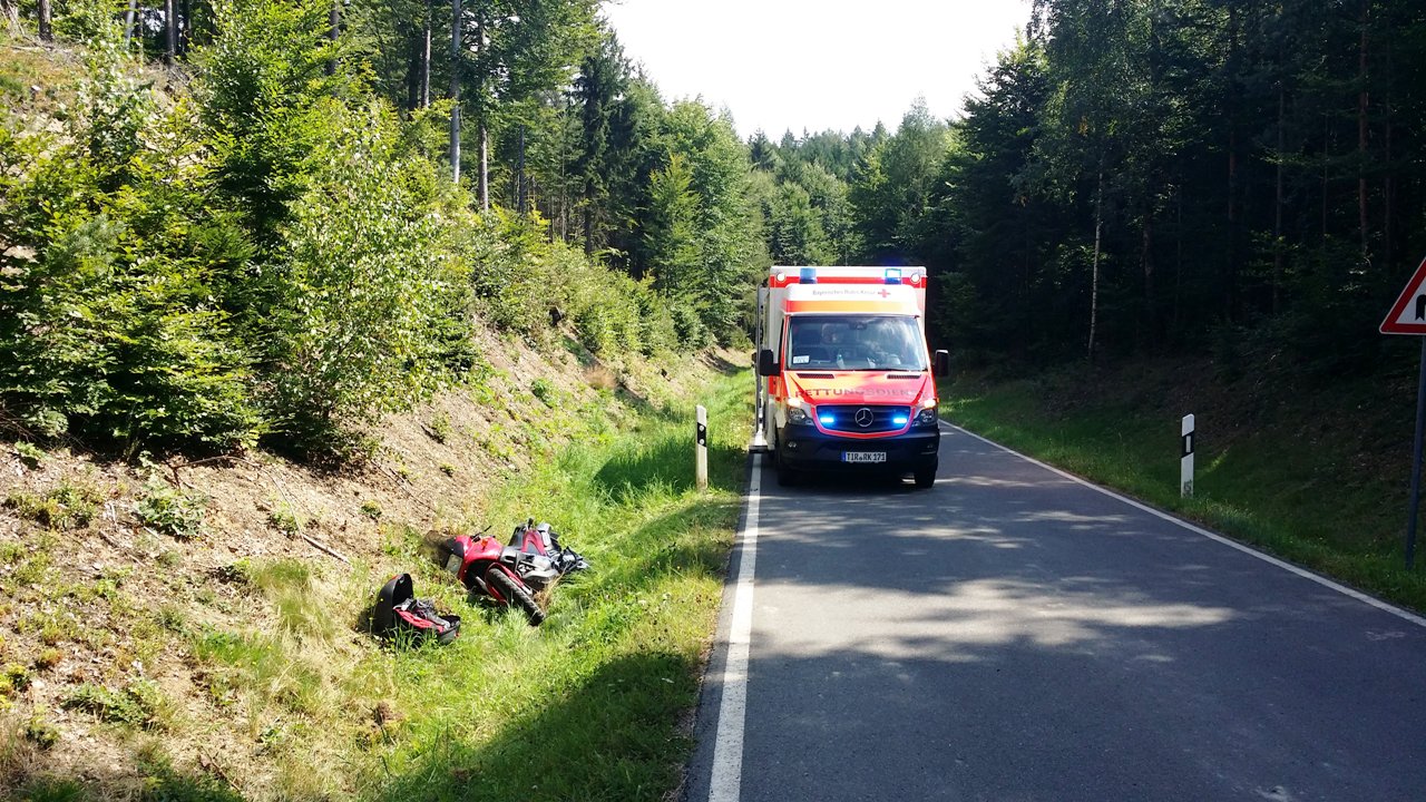 Motorrad Unfall, Traktor Schaufel