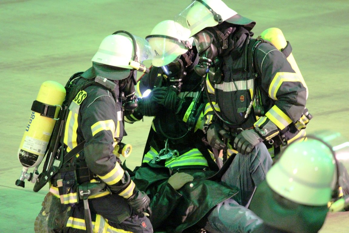 Feuerwehr Neustadt/WN - gemeinsame Gefahrgutübung mit Floß