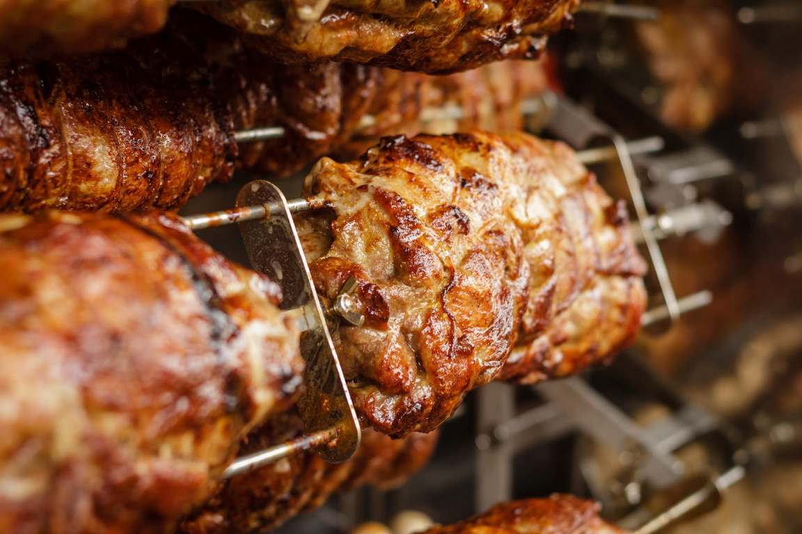 Schweinebraten von der Rotisserie - Sonntags mal grillen