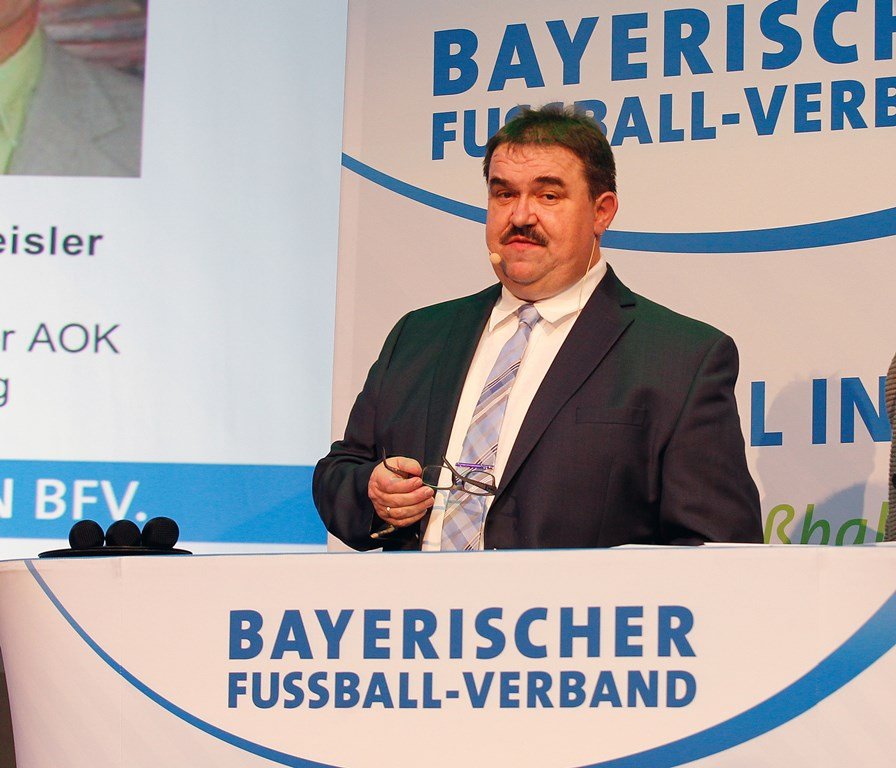 Albert Kellner ist mit  Leib und Seele ein Kämpfer für den BFV-Fußballkreis Amberg-Weiden. Bild: BFV