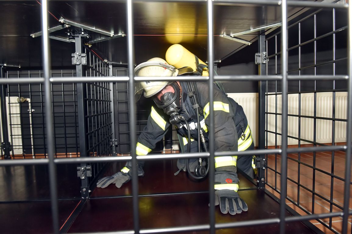Atemschutz Übungsanlage Atemschutzträger Feuerwehr Landrat OB