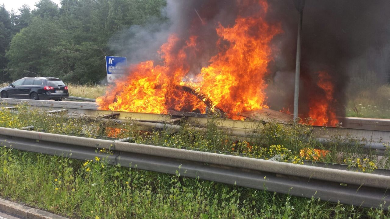 Auto brennt, Feuer, A933