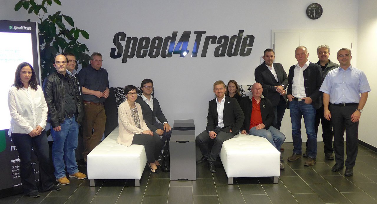 Die Wirtschaftjunioren beim Besuch der Firma Speed4Trade Bild: Wirtschaftsjunioren Oberpfalz