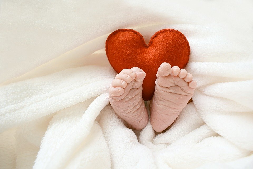 Baby Babys Neugeboren Kind Kinder Fuß Füßchen Symbolbild Symbol pixabay 5 6