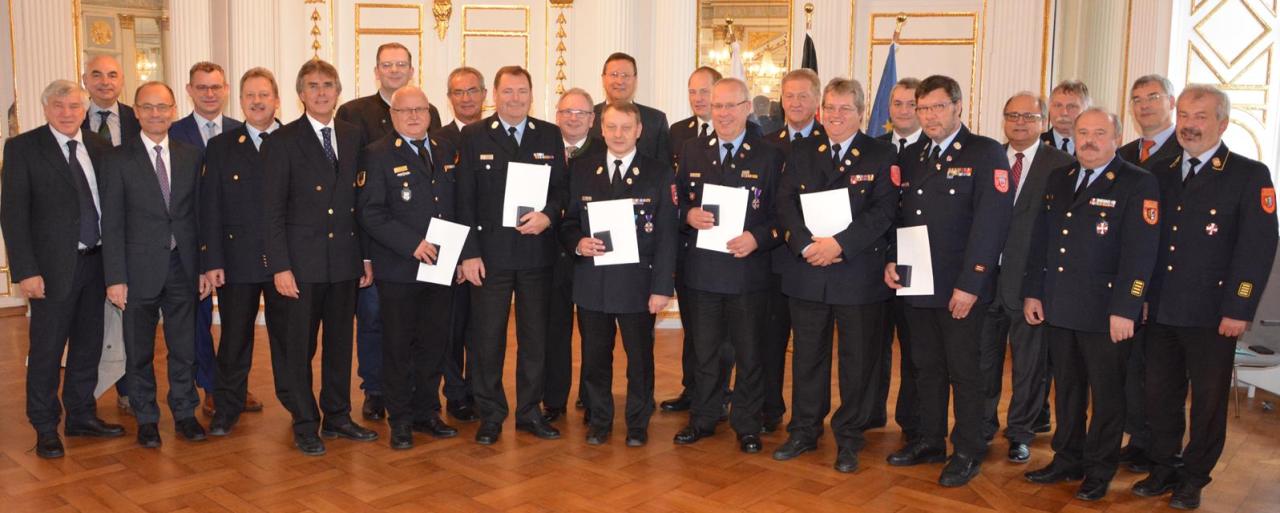 Besondere Verdienste Feuerwehr Bild Roth-Regierung der Oberpfalz