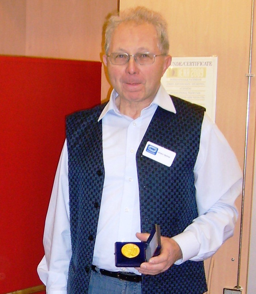 Hans Spörrer mit Goldmedaille auf der Erfindermesse 2009