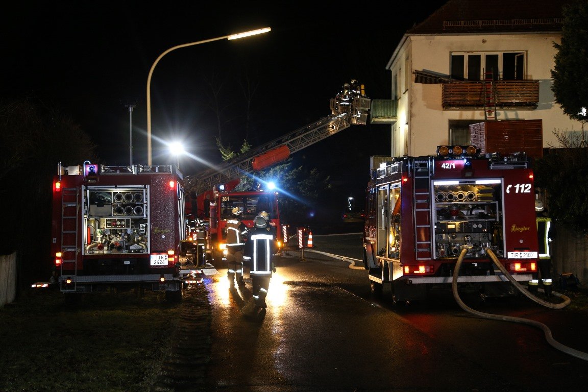 Brand Feuer Mehrfamilienhaus Plößberg Feuerwehreinsatz08
