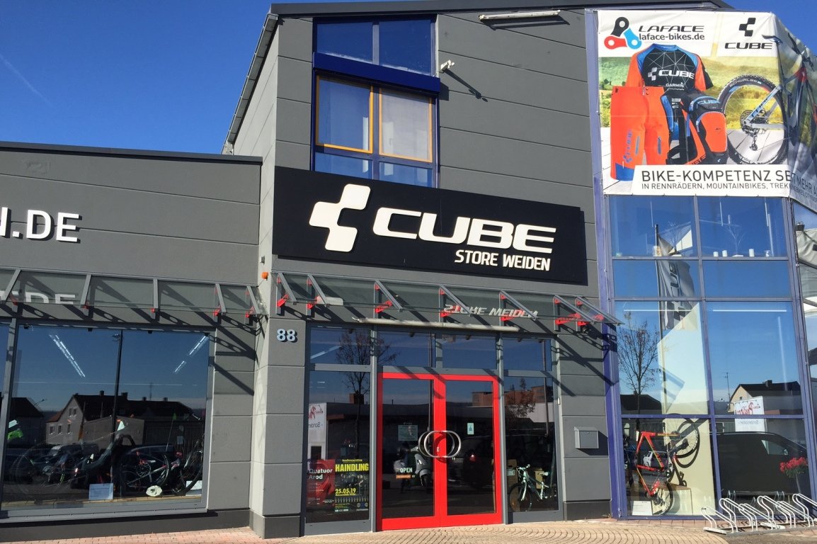 CUBE Store Weiden Außenansicht Geschäft Fahrräder Räder Fahrradbekleidung Fahrradsaiosn Bilder Walter Arnold