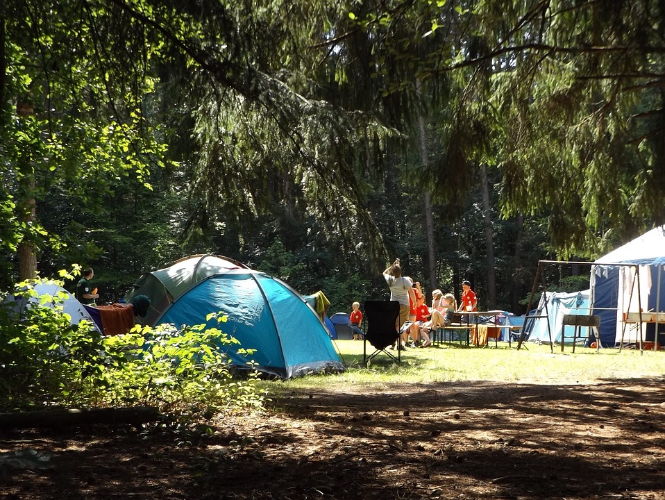Camping, Zeltlager, zelten, Pfadfinder, Wald, Kinder