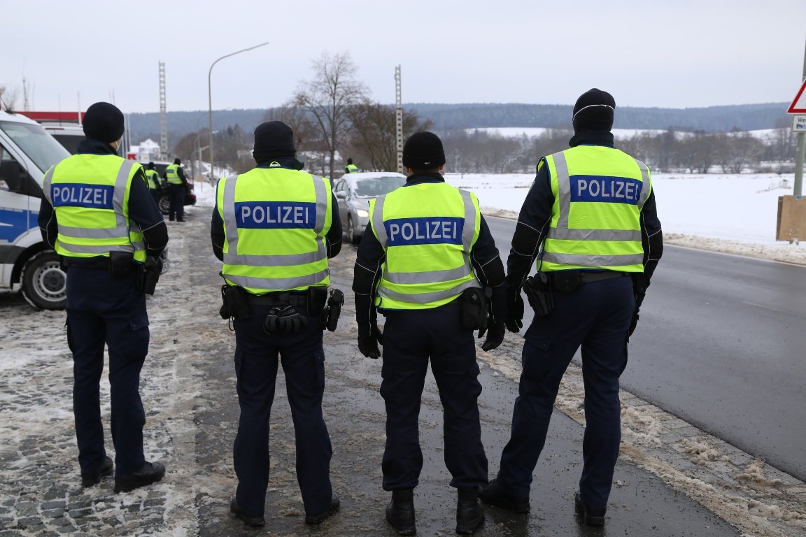 Polizei Symbol Corona Einreisekontrollen Waldsassen Tschechien Grenze Kontrolle (4)