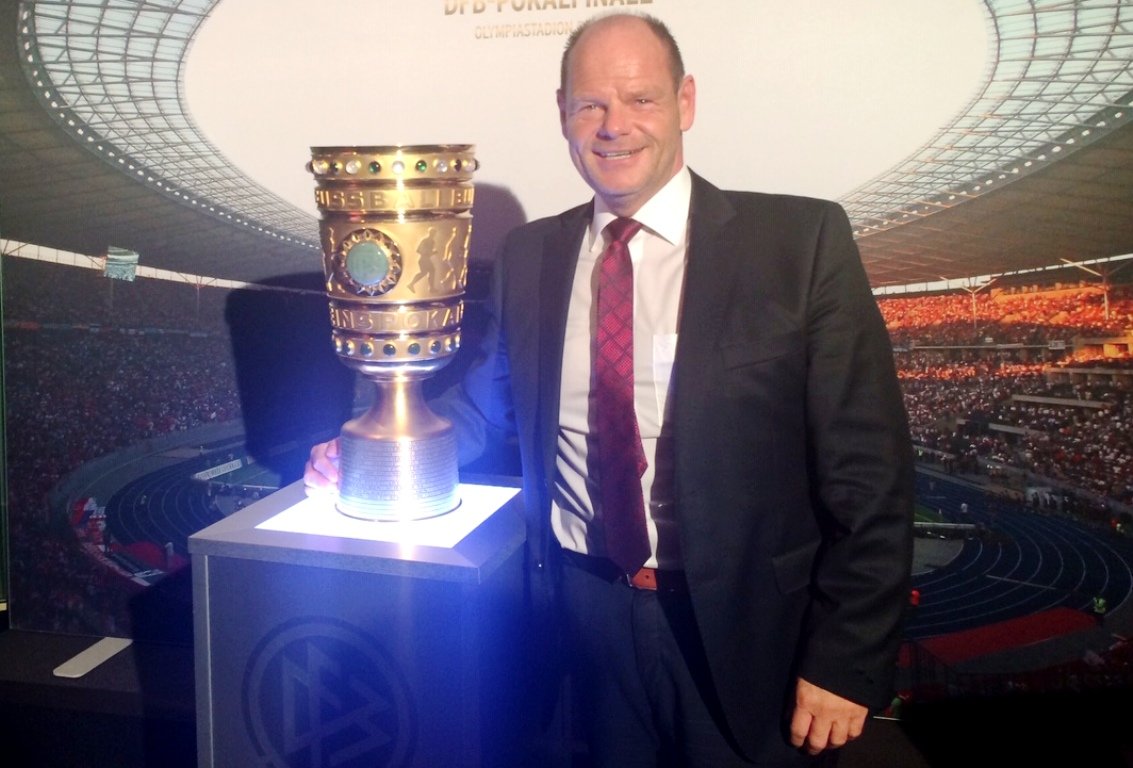 DFP-Pokal BFV-Schatzmeister Jürgen Faltenbacher aus Waldsassen