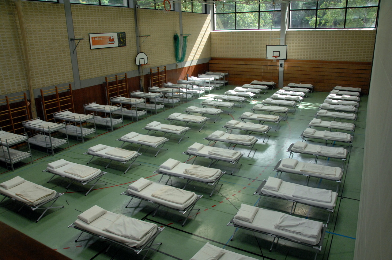 Bettenlager Flüchtlinge Gymnasiumhalle Neustadt