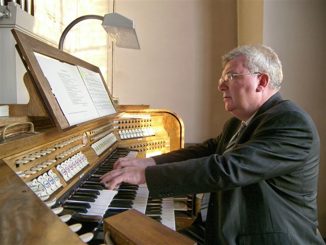 und Edgar Knapp verwöhnen am Freitag das Publikum mit feinsten Orgelklängen.