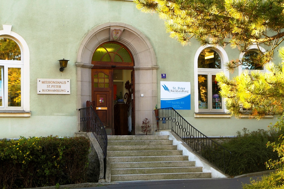 Eingang St. Peter Buchhandlung Tirschenreuth
