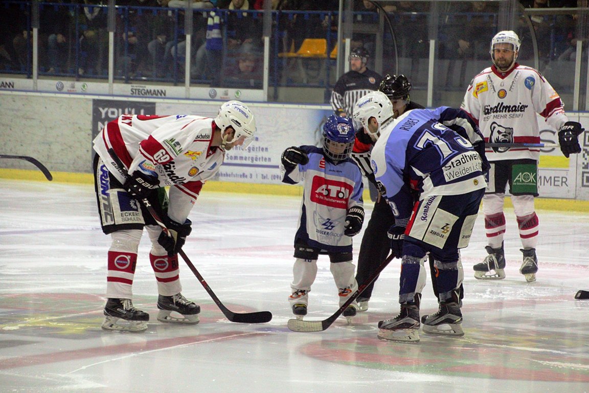 Eishockey Blue Devils Weiden Oberpfalzderby gegen Regensburg (1)