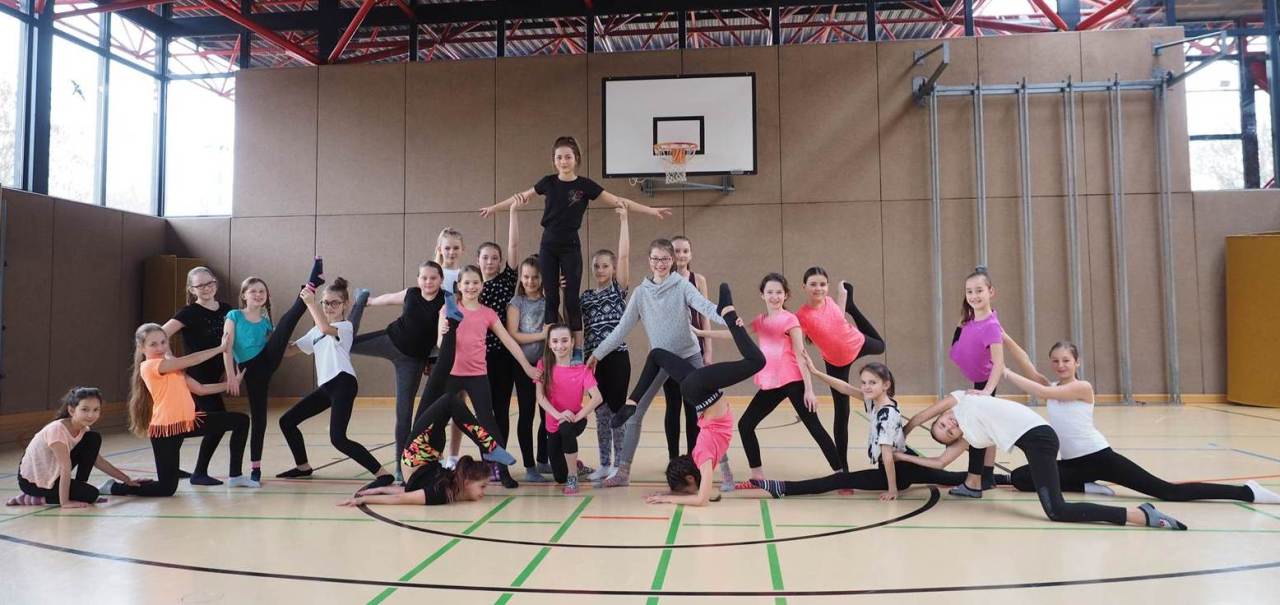 Elly-Heuss Gymnasium Weiden Ellys Mädchen tanzen Elly tanzt