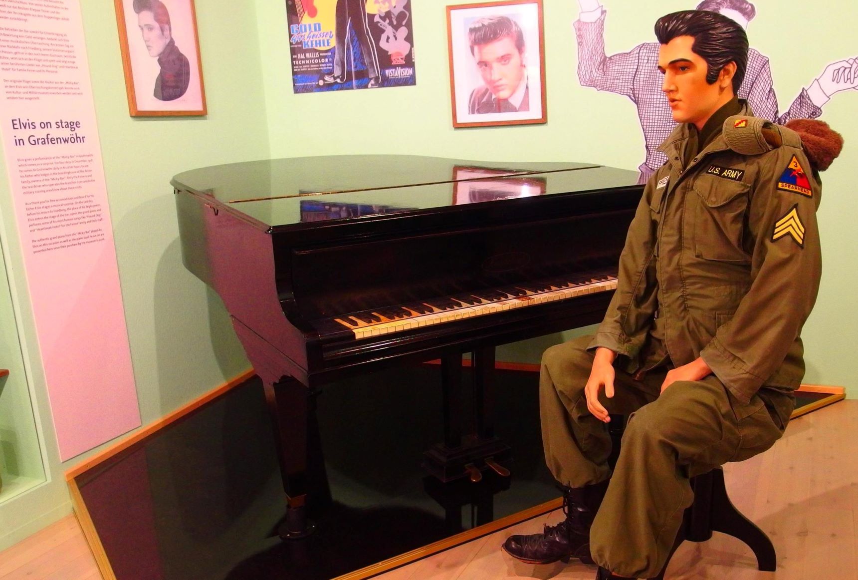 Elvis Flügel im Kultur- und Militärmuseum