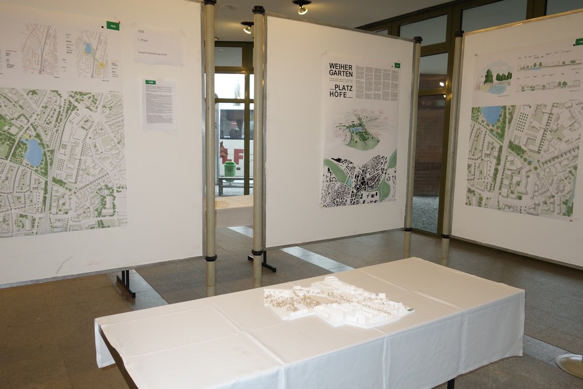 Entwurf und Modell des 1. Preisträgers, Fa. Dragomir, Stadtplanung München1 Bild Stadt Weiden Ausstellung
