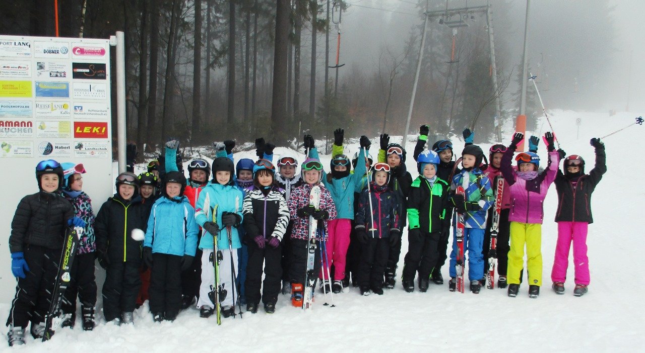 Fahrnberg Grundschule Püchersreuth Skikurs Spaß Ski fahren Kinder Schüler Bild Tom Kreuzer