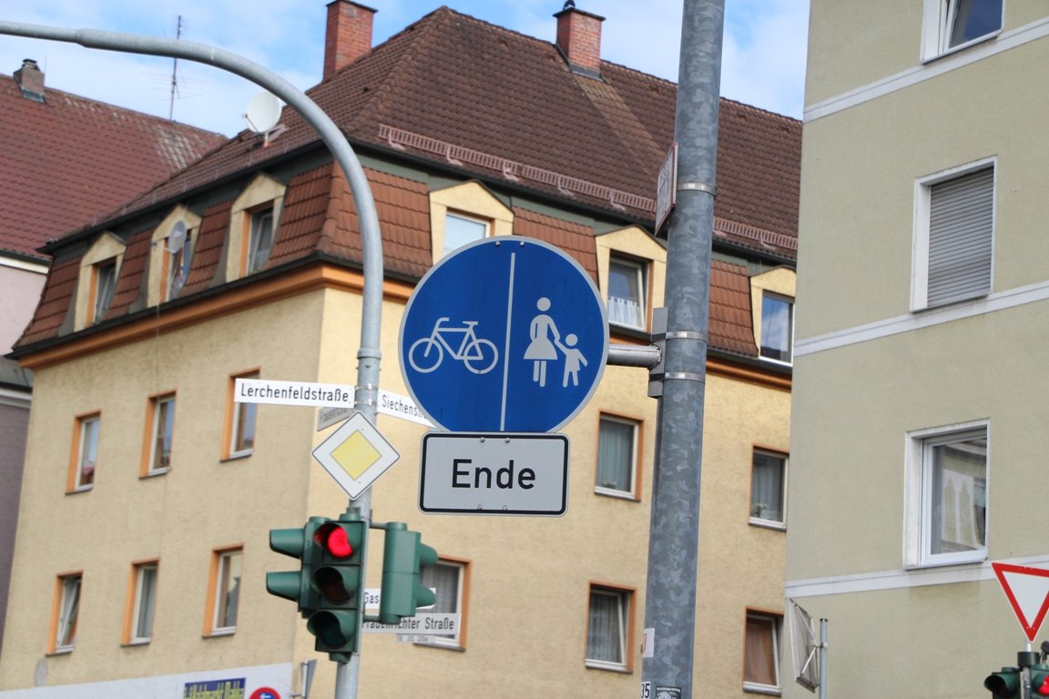 Fahrradkontrolle Weiden, Radweg, Fußgänger, Verkehrsschild