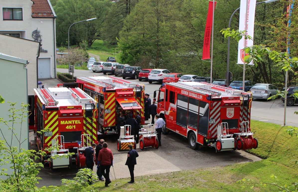 Fahrzeugweihe Segnung Feuerwehr, Neustadt, Feuerwehrautos (1)