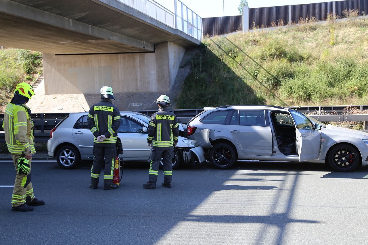 Unfall mit mehreren Fahrzeugen im Feierabendverkehr