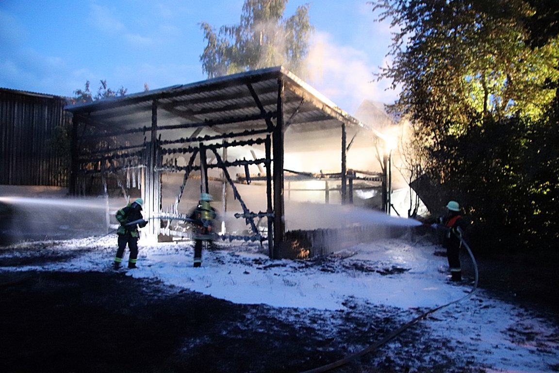 Feuerwehr Einsatz Neunkirchen Scheune brennt Brandursache unklar 4