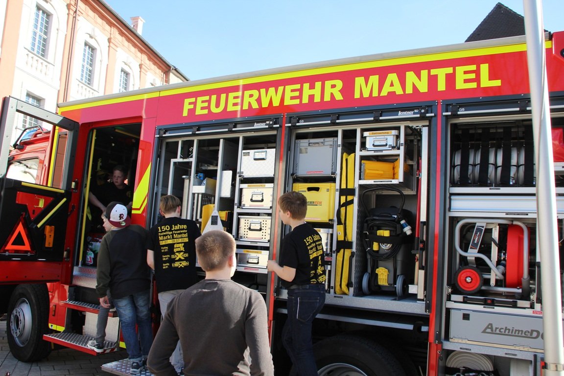 Feuerwehr Einsatzfahrzeuge Neustadt Eschenbach Mantel(14)