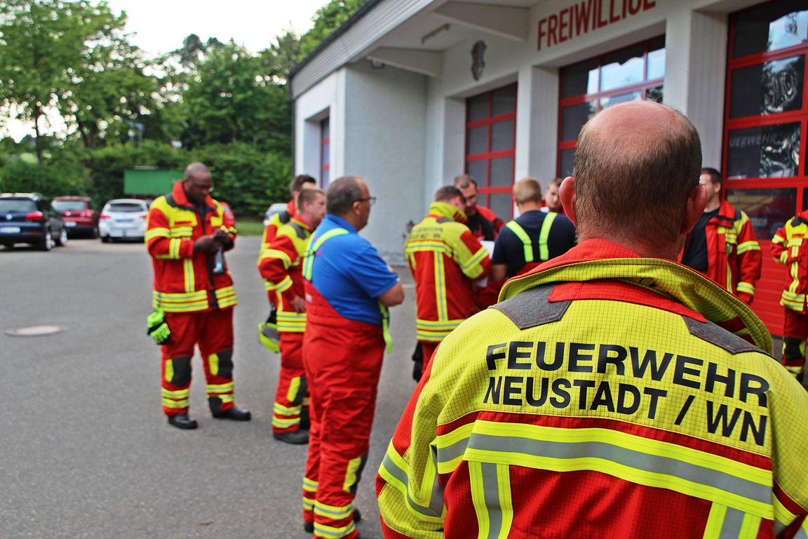 Feuerwehr Neustadt Wohnhausbrand Übung (1)