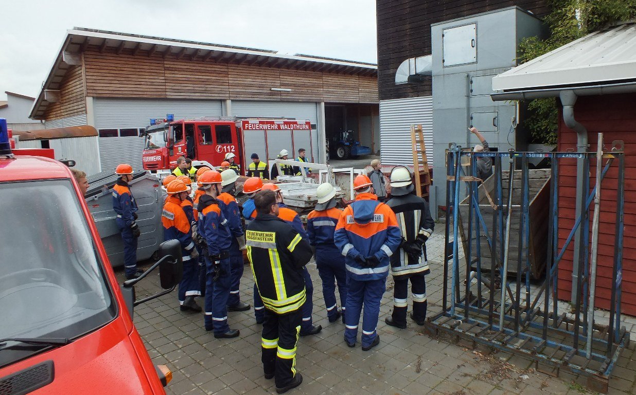 Feuerwehr Unfall Zwölf Stunden Übung Jugendfeuerwehr Waldthurn Bild Tanja Pflaum2