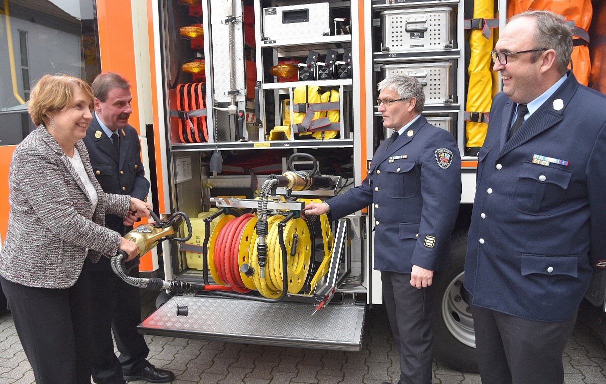 Feuerwehr Weiden Besichtigung Annette Karl SPD Bild Jürgen Wilke1