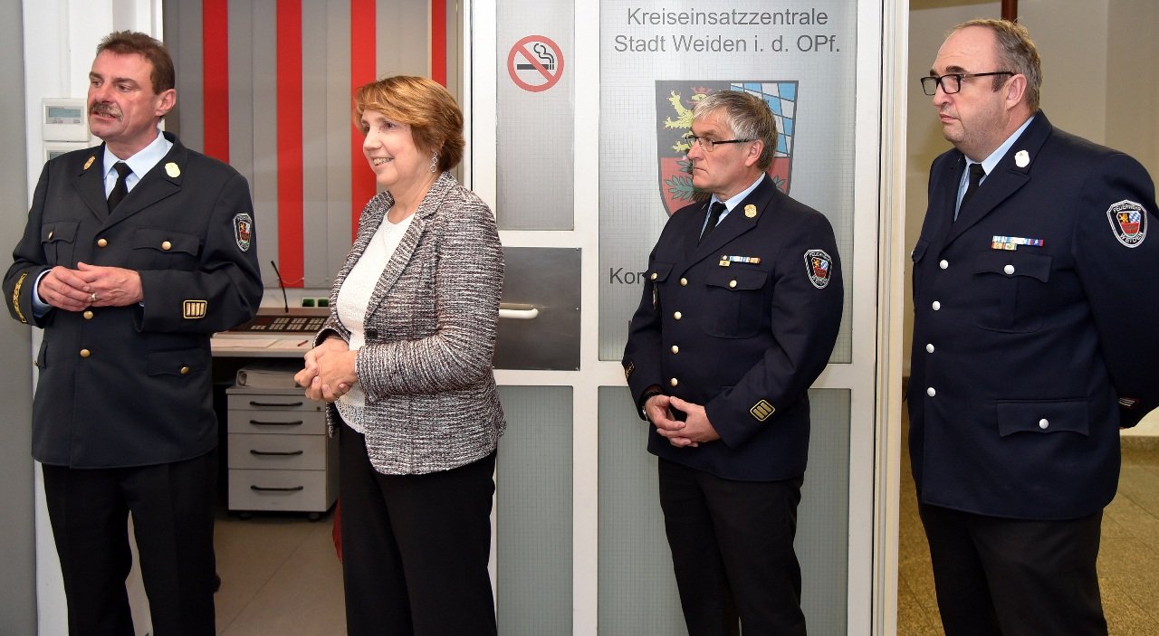 Feuerwehr Weiden Besichtigung Annette Karl SPD Bild Jürgen Wilke2