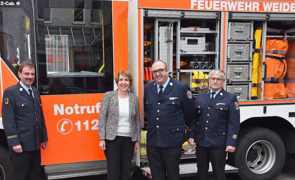 Feuerwehr Weiden Besichtigung Annette Karl SPD Bild Jürgen Wilke4