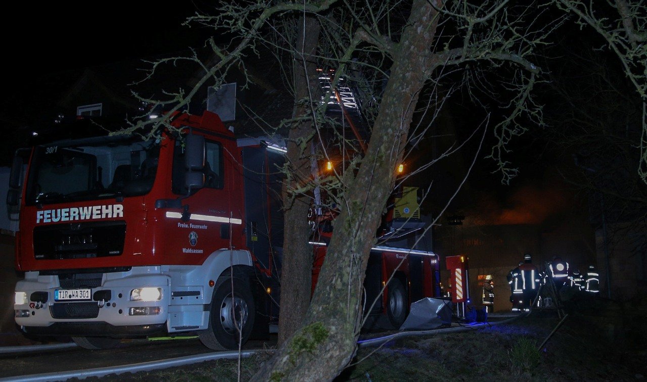 Feuerwehreinsatz Bad Neualbenreuth Altmugl Schweinestall Brand 03