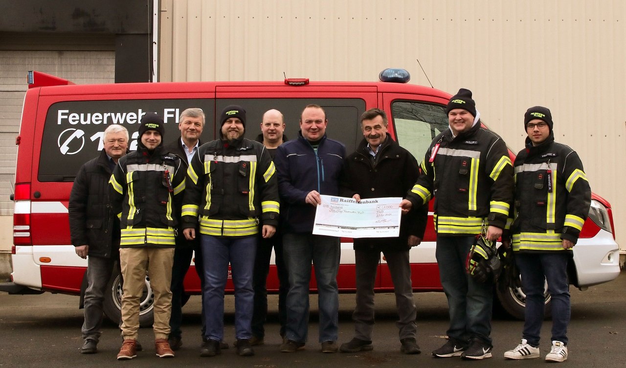 Floss_Steyr-Club und Anbaugenossenschaft_Spende an Freiwillige Feuerwehr