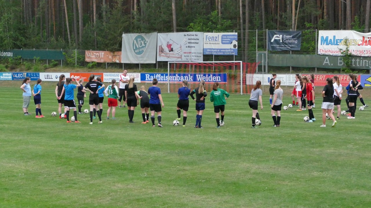 Fußball Damen Mädchen neue Fußballmannschaft SC Luhe-Wildenau 5