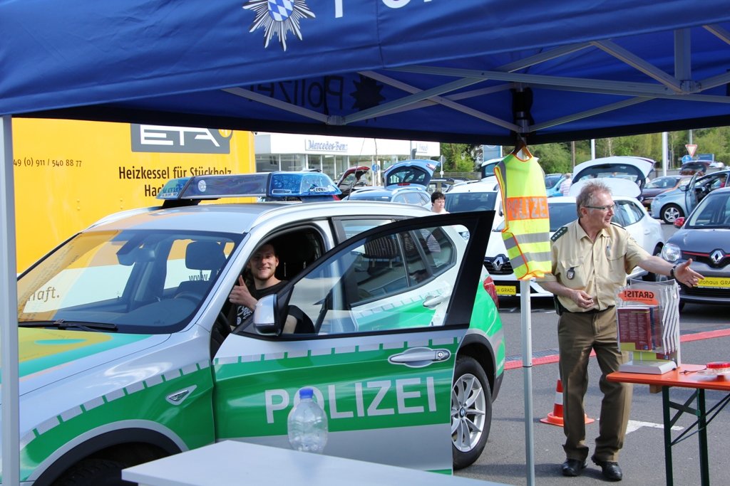 Gewerbeschau Tirschenreuth 2016, Zeitler, Oberpfalz Aktuell, Polizei, Infostand, Ausrüstung, Polizeiauto, Polizeiwagen