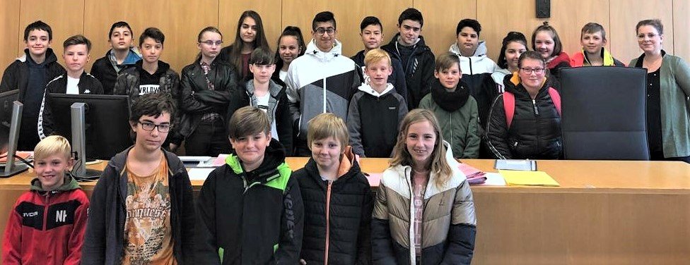 Grafenwöhr_Mittelschule_Siebtklässler besuchen Amtsgericht Weiden