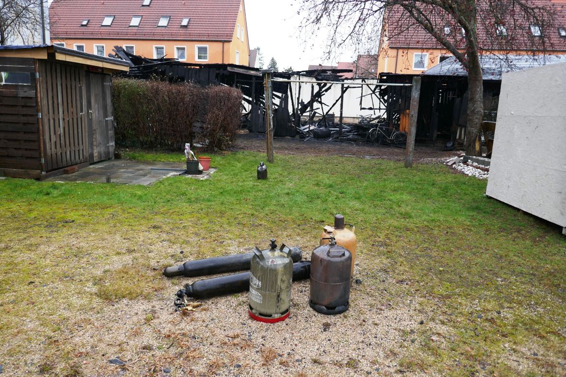 Großbrand Garagen Grafenwöhr Aufräumen Ermittlungen (4)