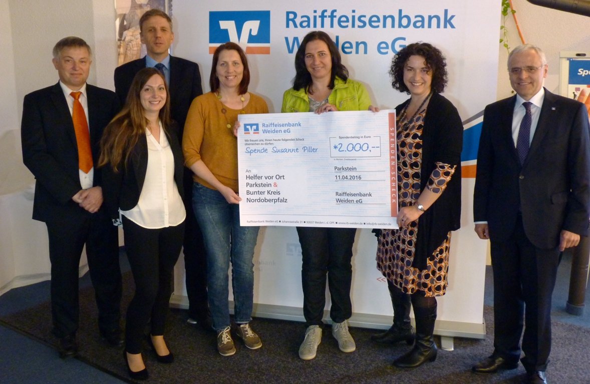 Gruppenfoto Raiffeisenbank, Spendenübergabe, Parkstein, Raiffeisenbank Weiden eG.
