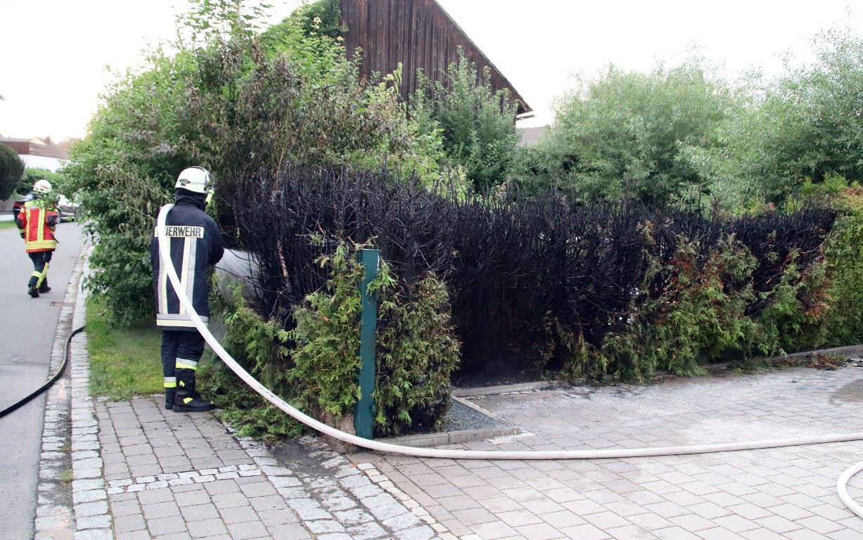 Hecke Garten Kirchenthumbach Feuerwehreinsatz 4
