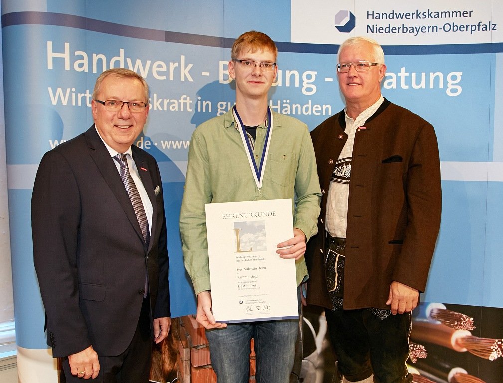 handwerkskammer Handwerkskammer Richard Hettmann Jürgen Kilger Azubi-Elite made in Ostbayern Helm_Valentin