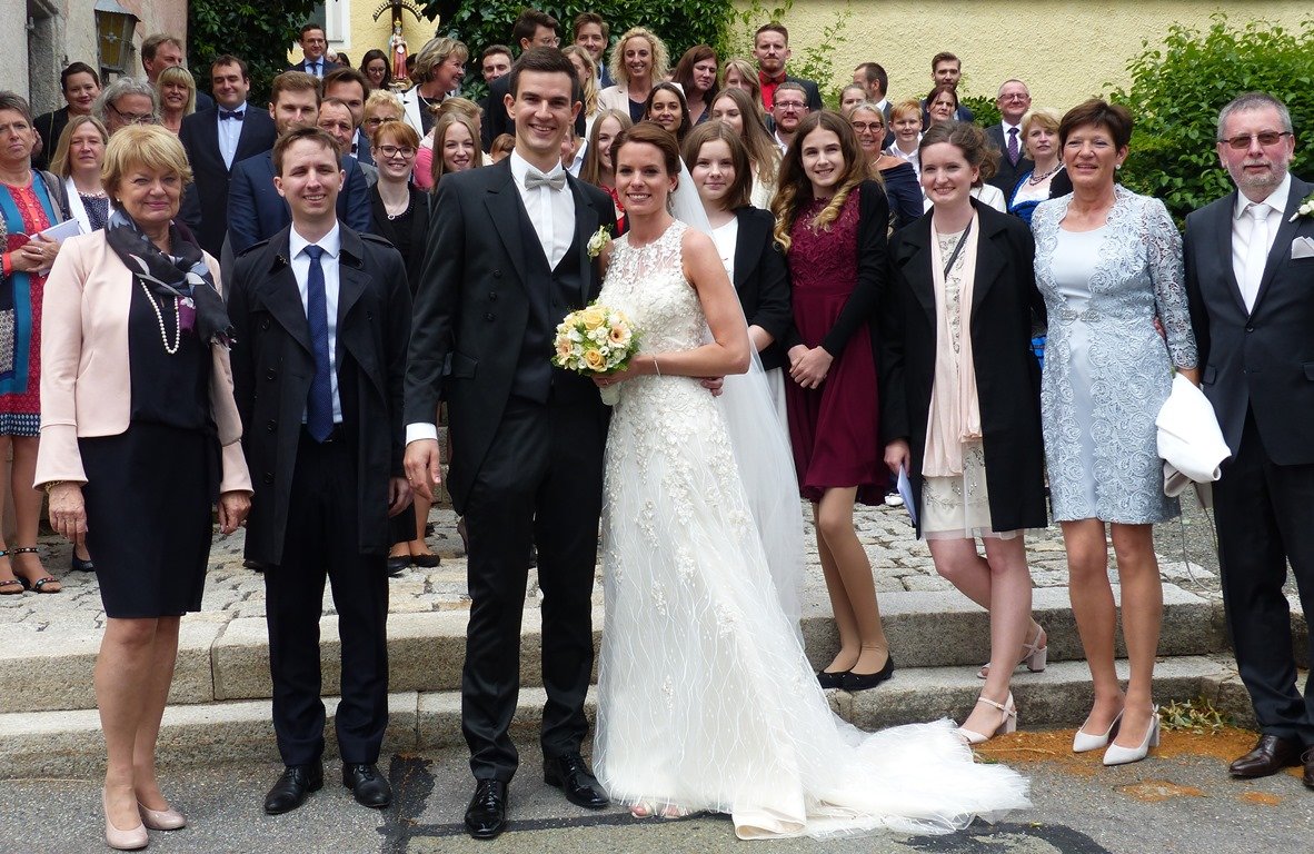 Hochzeit Hochzeitsfoto Kirche Michldorf Melanie Brunner aus Michldorf und Dr. Julius Sparrer aus Weiden Bild Sieglinde Schärtl