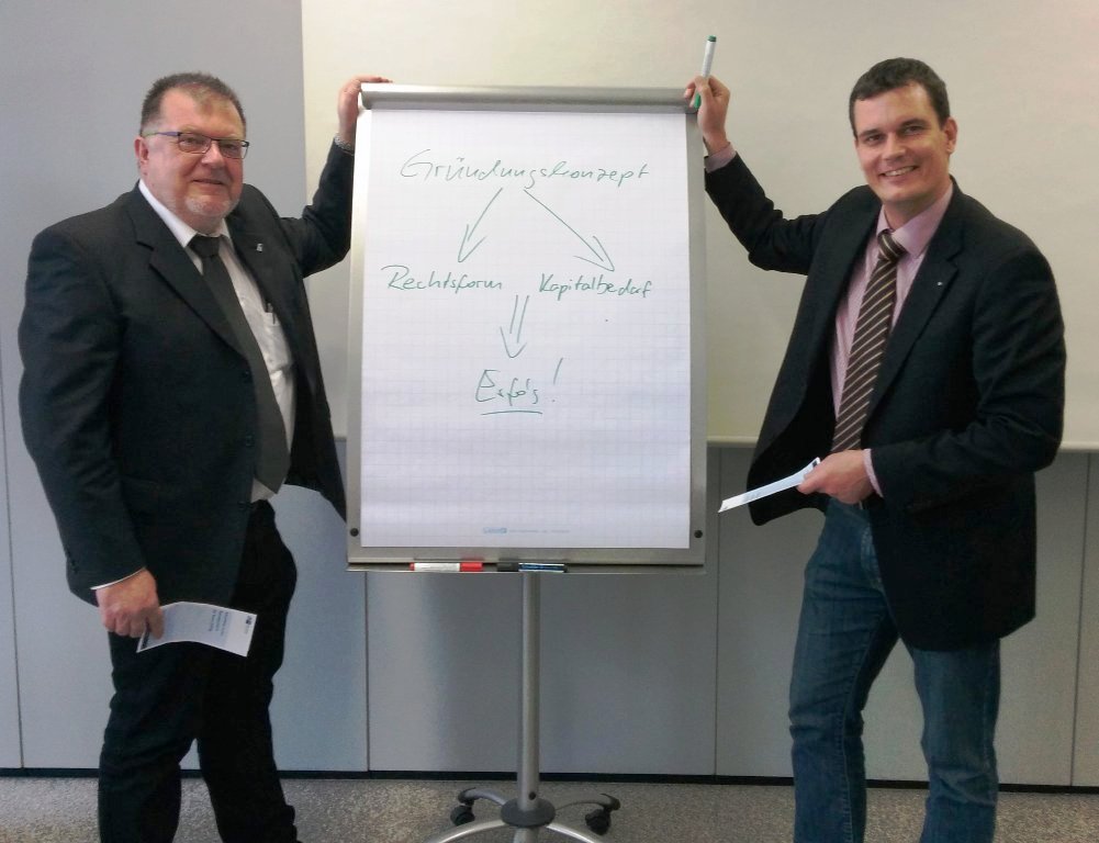Gerhard Ertl (Existenzgründung und Unternehmensförderung IHK) und Florian Rieder (Geschäftsführer IHK Gremium Weiden)