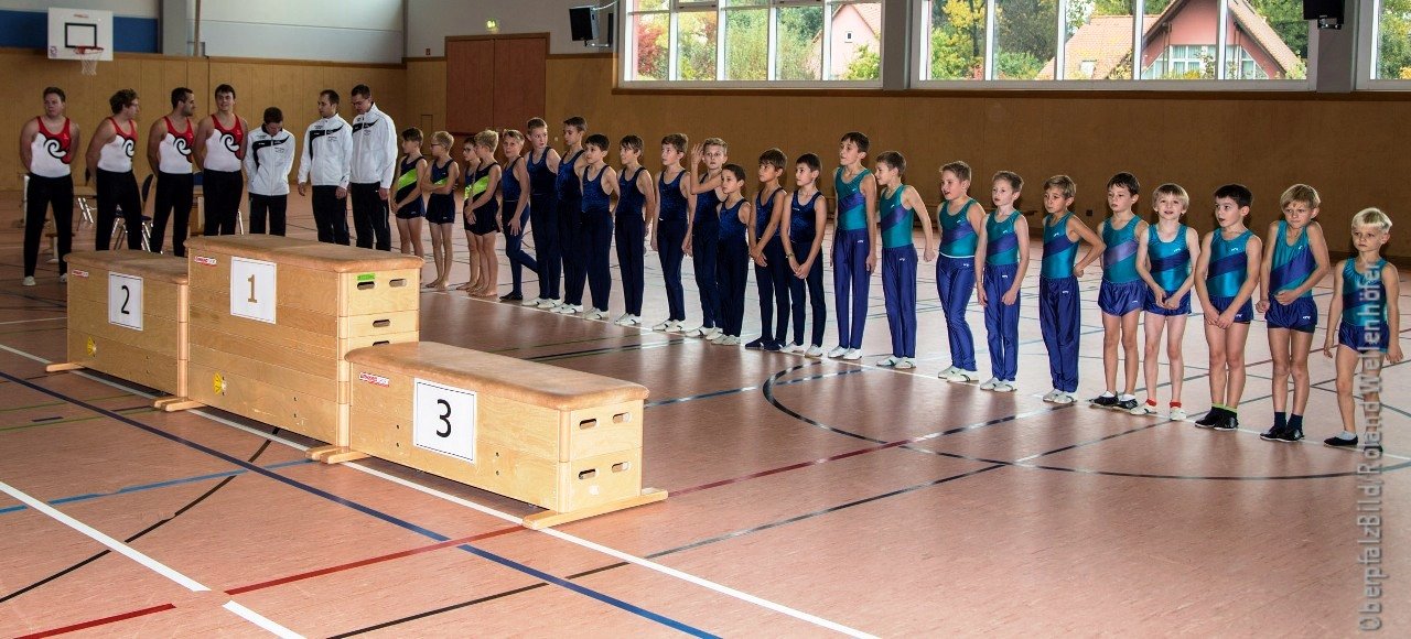 Acht Mannschaften aus fünf Vereinen aus dem gesamten Turngau Oberpfalz-Nord mit insgesamt rund 40 Teilnehmern nahmen am Gaumannschaftsentscheid im Geräteturnen in Erbendorf teil.