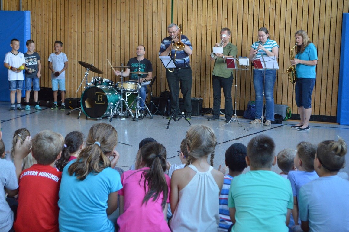 Instrumente der Jugendblaskapelle Parkstein Musik musizieren Schwarzenbacher Kinder Schule Unterricht Bild Doris Mayer-Englhart3