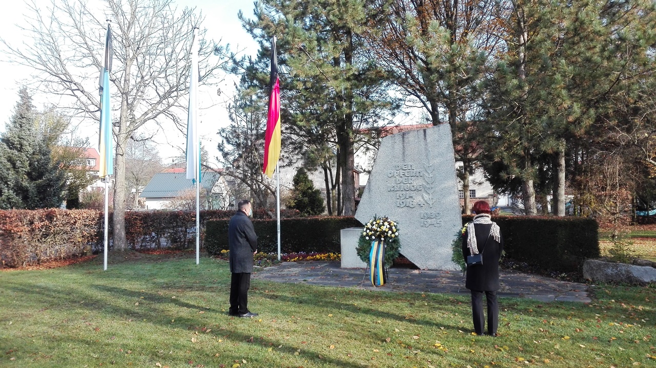 Kriegerdenkmal Volkstrauertag Neustadt 2020