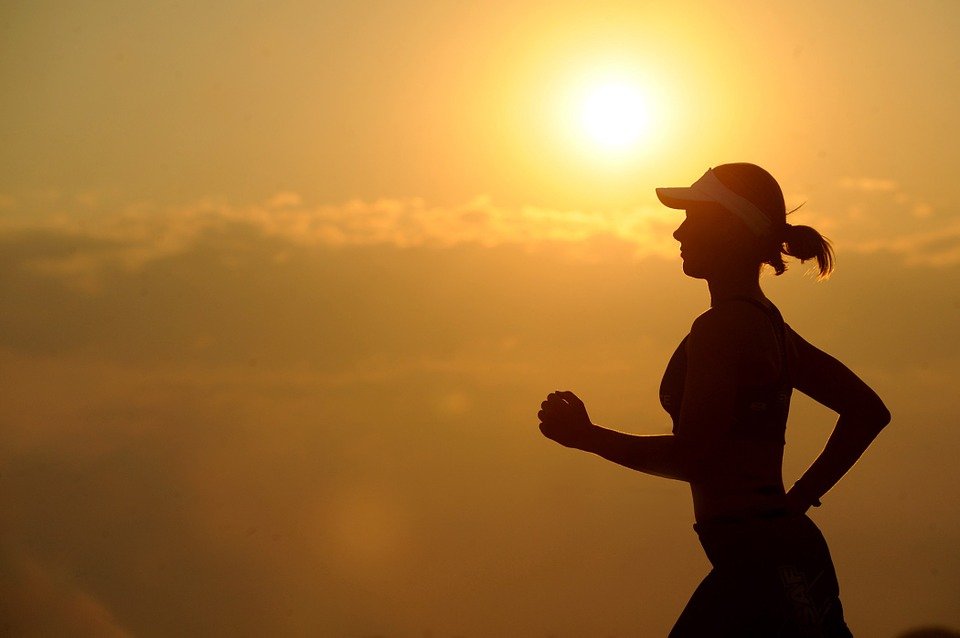 Laufen Joggen Sport Frau Symbol Gesundheit aktiv Fitness fit pixabay